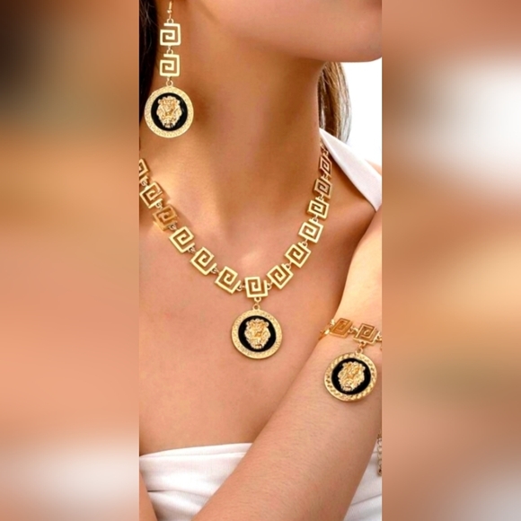 Jewelry - Lion Head: Bracelet, Necklace, Earrings Set NEW